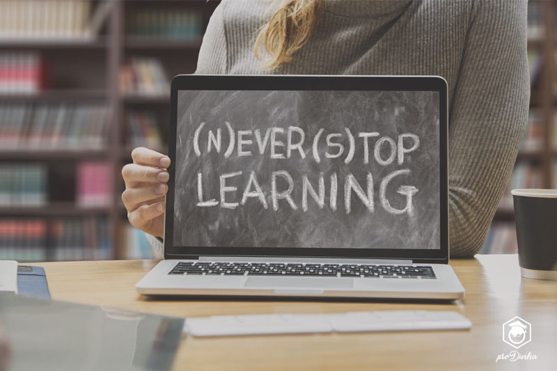 Computador com os dizeres: Nunca Pare de Aprender